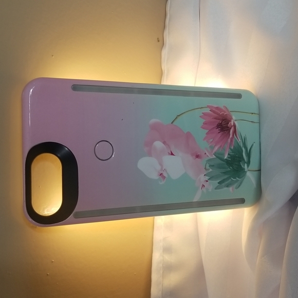 LUMEE LIMITED EDITION DOU SELFIE LED CASE FOR IPHONE 8 PLUS - Picture 4 of 7